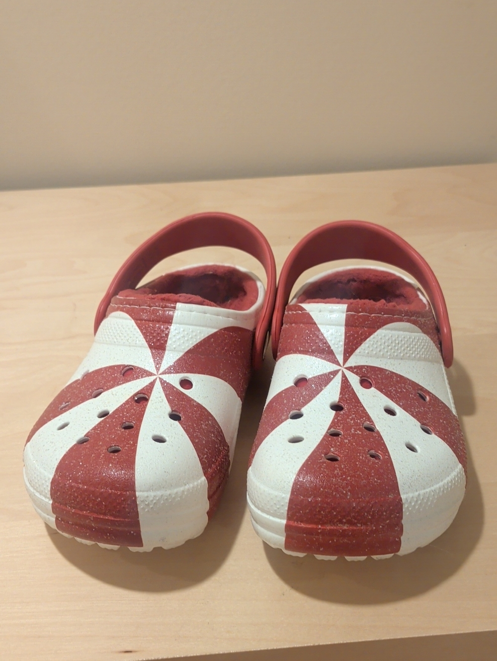 CROCS Kids Seasonal White and Red Pinwheel Clogs with Sparkles